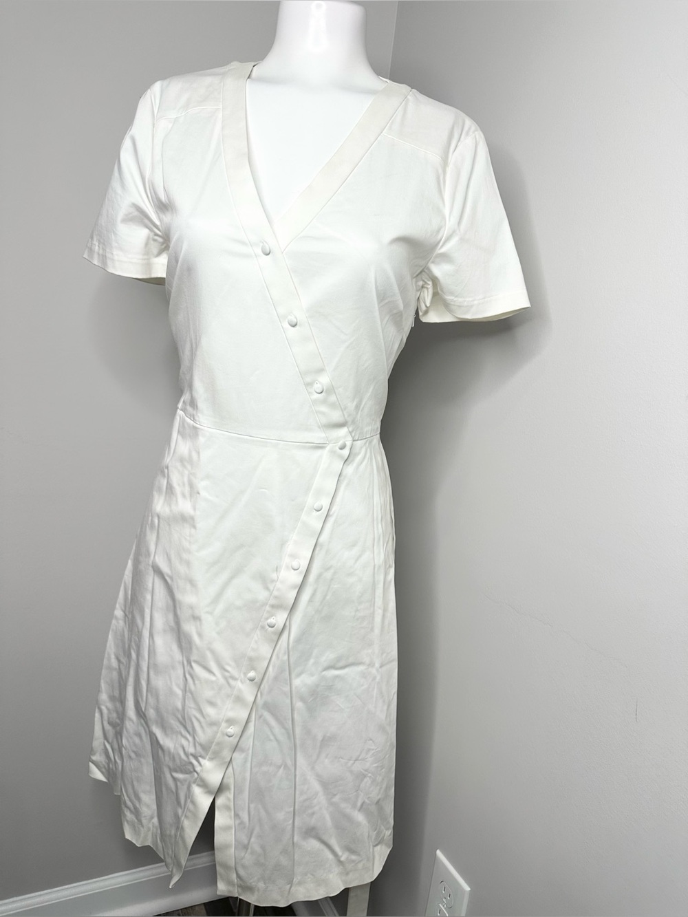 Ted baker White Wrap-Style Short Sleeve Dress- preloved-4 - Picture 4 of 16